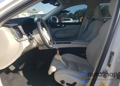 2022 Volvo Xc60 B5 Inscription z USA, uszkodzony, nr VIN YV4L12DL5N1033309